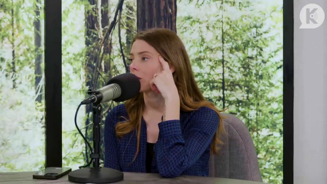 Ashley-Greene-dot-nl_TheTwilightEffectPostcast-Aflevering9NewMoonRewatchPart3of3-3520.jpg Ashley-Greene-dot-nl_TheTwilightEffectPostcast-Aflevering9NewMoonRewatchPart3of3-3520.jpg