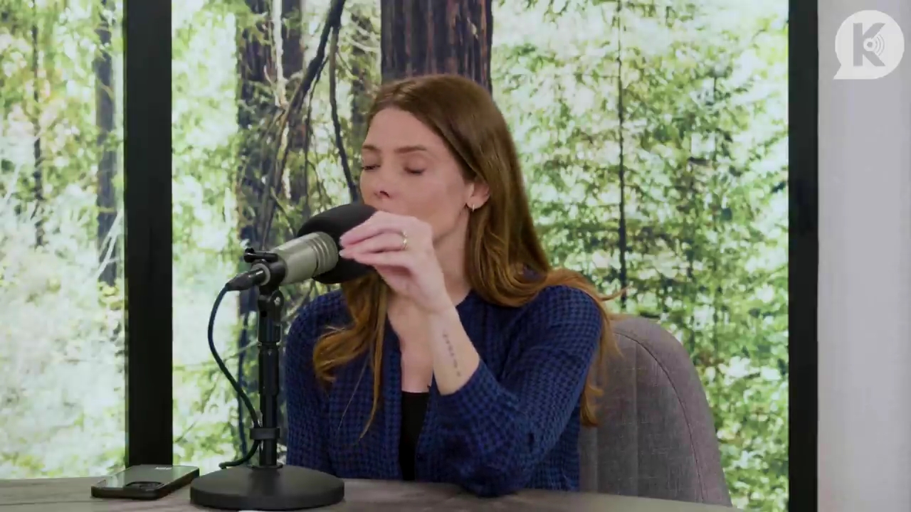 Ashley-Greene-dot-nl_TheTwilightEffectPostcast-Aflevering9NewMoonRewatchPart3of3-3524.jpg Ashley-Greene-dot-nl_TheTwilightEffectPostcast-Aflevering9NewMoonRewatchPart3of3-3524.jpg