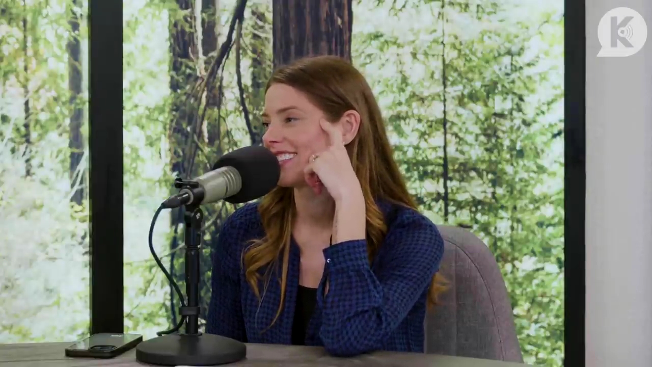 Ashley-Greene-dot-nl_TheTwilightEffectPostcast-Aflevering9NewMoonRewatchPart3of3-3600.jpg Ashley-Greene-dot-nl_TheTwilightEffectPostcast-Aflevering9NewMoonRewatchPart3of3-3600.jpg