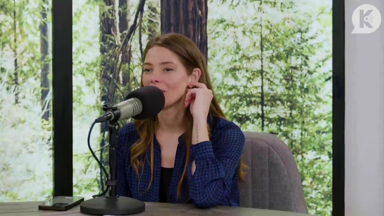 Ashley-Greene-dot-nl_TheTwilightEffectPostcast-Aflevering9NewMoonRewatchPart3of3-3608.jpg Ashley-Greene-dot-nl_TheTwilightEffectPostcast-Aflevering9NewMoonRewatchPart3of3-3608.jpg