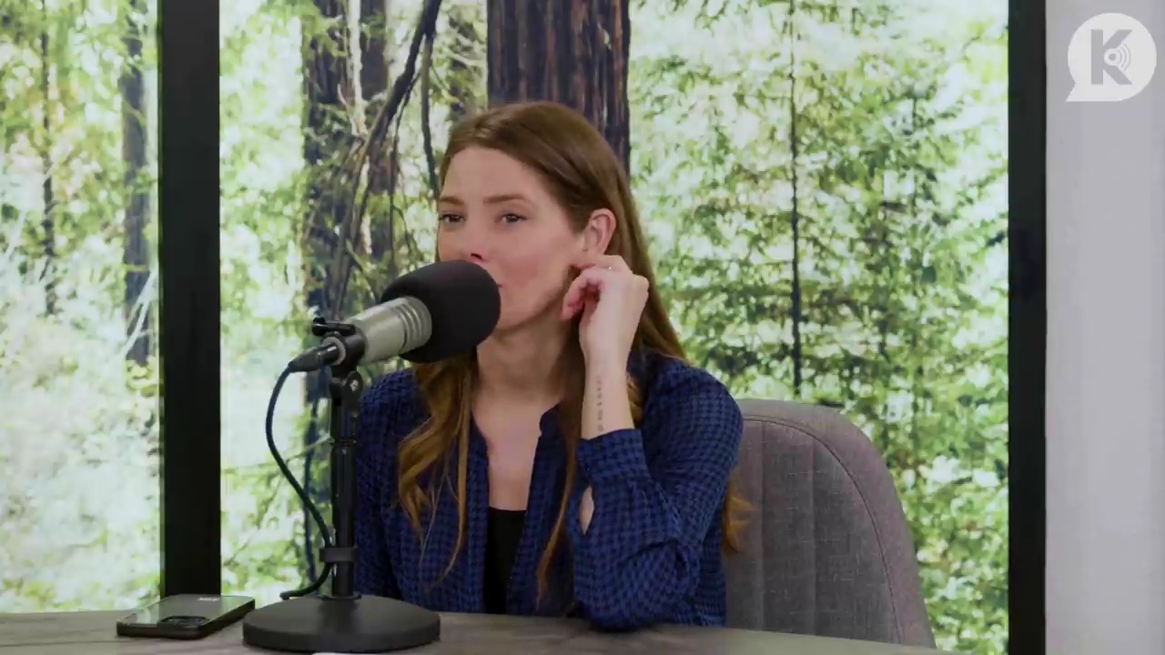 Ashley-Greene-dot-nl_TheTwilightEffectPostcast-Aflevering9NewMoonRewatchPart3of3-3609.jpg Ashley-Greene-dot-nl_TheTwilightEffectPostcast-Aflevering9NewMoonRewatchPart3of3-3609.jpg