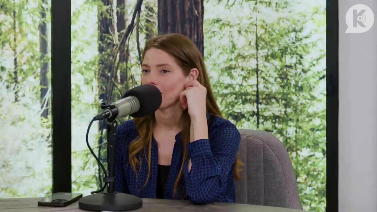 Ashley-Greene-dot-nl_TheTwilightEffectPostcast-Aflevering9NewMoonRewatchPart3of3-3610.jpg Ashley-Greene-dot-nl_TheTwilightEffectPostcast-Aflevering9NewMoonRewatchPart3of3-3610.jpg