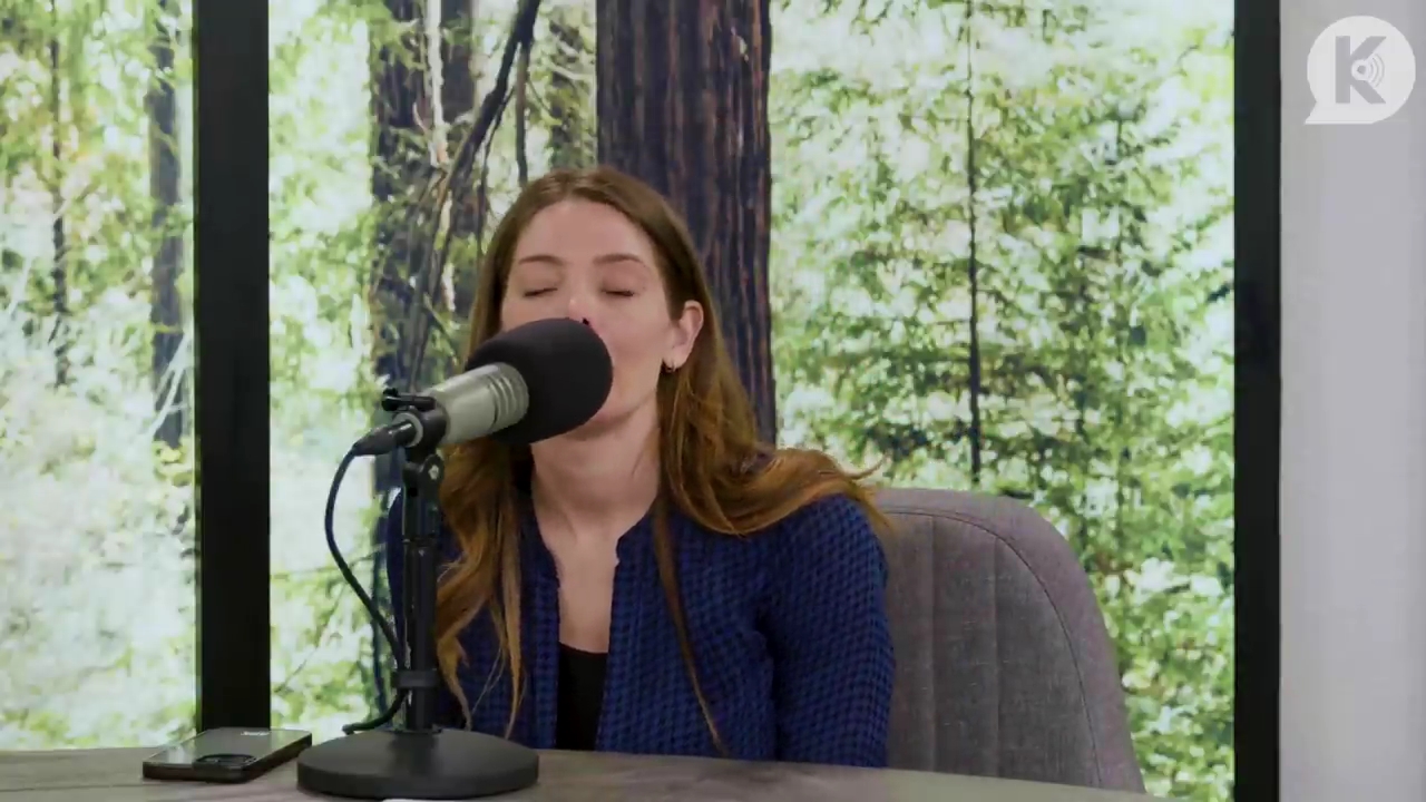 Ashley-Greene-dot-nl_TheTwilightEffectPostcast-Aflevering9NewMoonRewatchPart3of3-3646.jpg Ashley-Greene-dot-nl_TheTwilightEffectPostcast-Aflevering9NewMoonRewatchPart3of3-3646.jpg