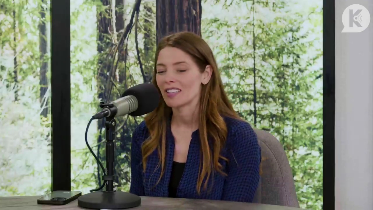 Ashley-Greene-dot-nl_TheTwilightEffectPostcast-Aflevering9NewMoonRewatchPart3of3-3653.jpg Ashley-Greene-dot-nl_TheTwilightEffectPostcast-Aflevering9NewMoonRewatchPart3of3-3653.jpg