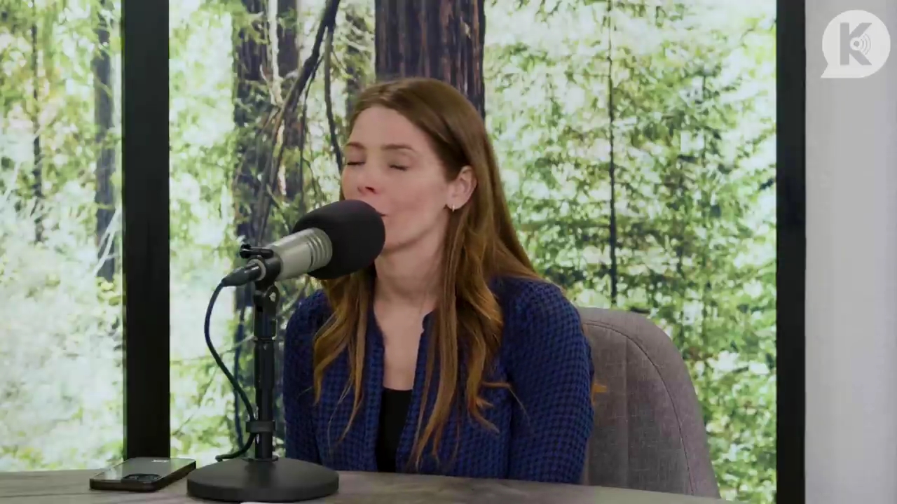 Ashley-Greene-dot-nl_TheTwilightEffectPostcast-Aflevering9NewMoonRewatchPart3of3-3670.jpg Ashley-Greene-dot-nl_TheTwilightEffectPostcast-Aflevering9NewMoonRewatchPart3of3-3670.jpg