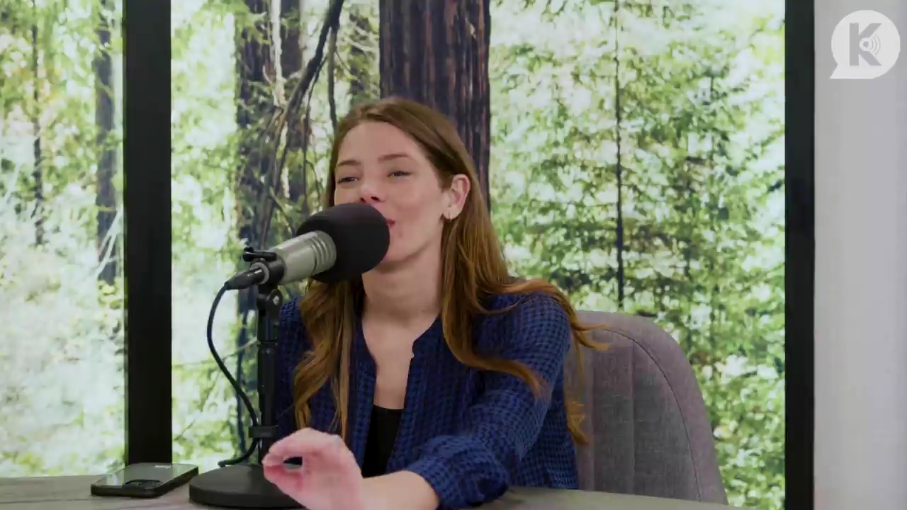 Ashley-Greene-dot-nl_TheTwilightEffectPostcast-Aflevering9NewMoonRewatchPart3of3-3730.jpg Ashley-Greene-dot-nl_TheTwilightEffectPostcast-Aflevering9NewMoonRewatchPart3of3-3730.jpg