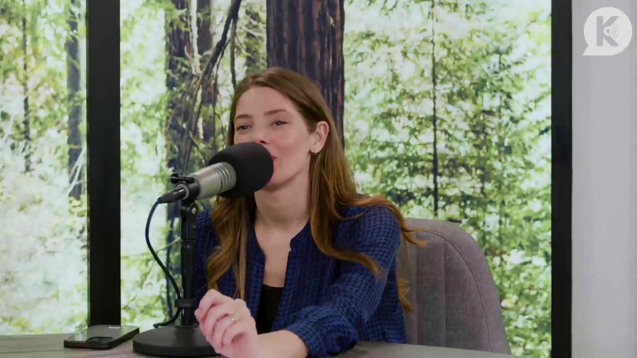 Ashley-Greene-dot-nl_TheTwilightEffectPostcast-Aflevering9NewMoonRewatchPart3of3-3731.jpg Ashley-Greene-dot-nl_TheTwilightEffectPostcast-Aflevering9NewMoonRewatchPart3of3-3731.jpg