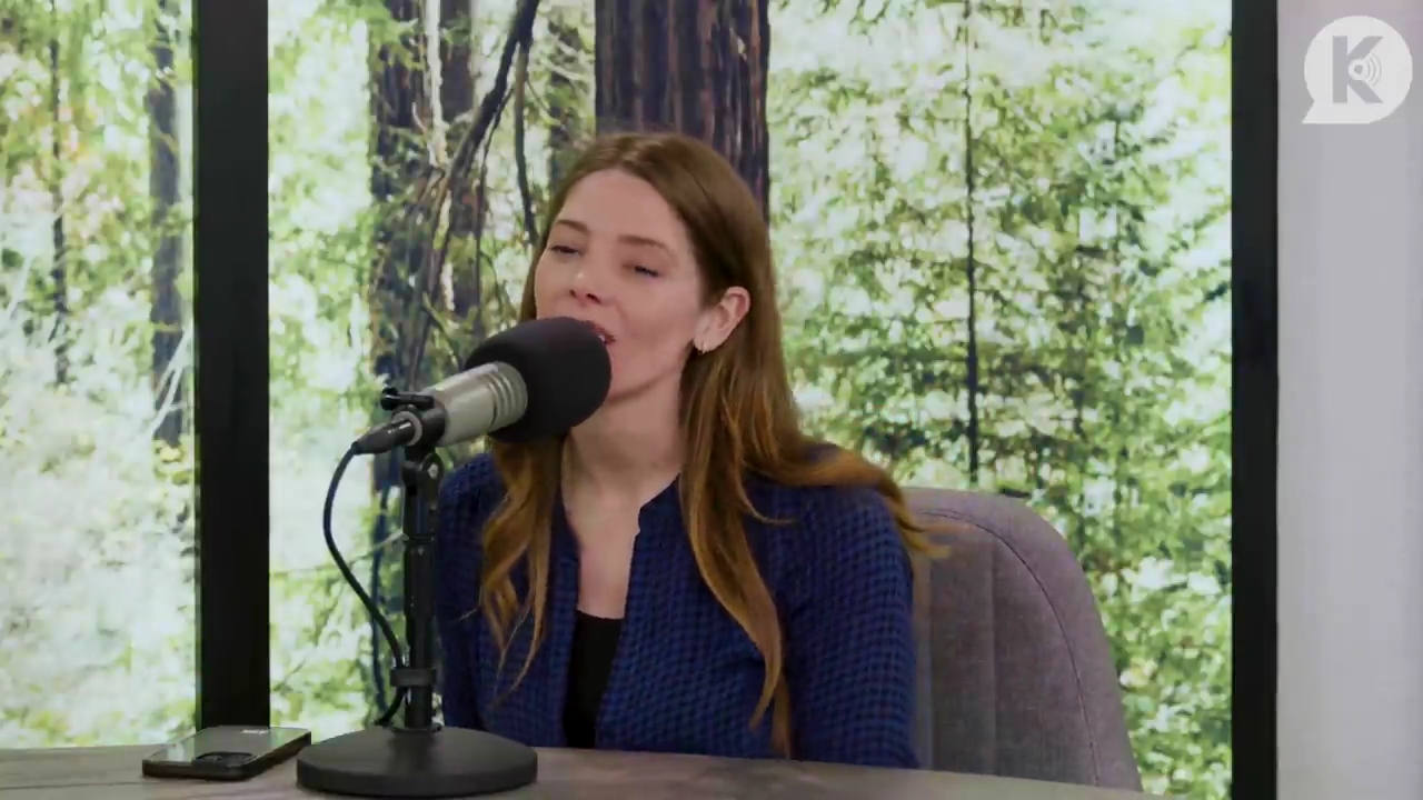 Ashley-Greene-dot-nl_TheTwilightEffectPostcast-Aflevering9NewMoonRewatchPart3of3-3735.jpg Ashley-Greene-dot-nl_TheTwilightEffectPostcast-Aflevering9NewMoonRewatchPart3of3-3735.jpg