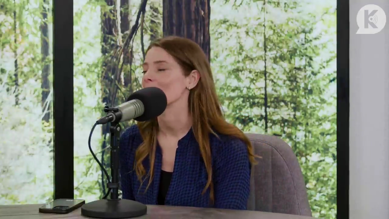 Ashley-Greene-dot-nl_TheTwilightEffectPostcast-Aflevering9NewMoonRewatchPart3of3-3736.jpg Ashley-Greene-dot-nl_TheTwilightEffectPostcast-Aflevering9NewMoonRewatchPart3of3-3736.jpg