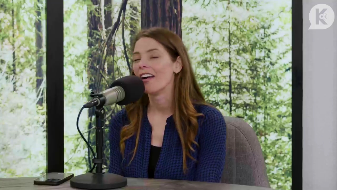 Ashley-Greene-dot-nl_TheTwilightEffectPostcast-Aflevering9NewMoonRewatchPart3of3-3747.jpg Ashley-Greene-dot-nl_TheTwilightEffectPostcast-Aflevering9NewMoonRewatchPart3of3-3747.jpg