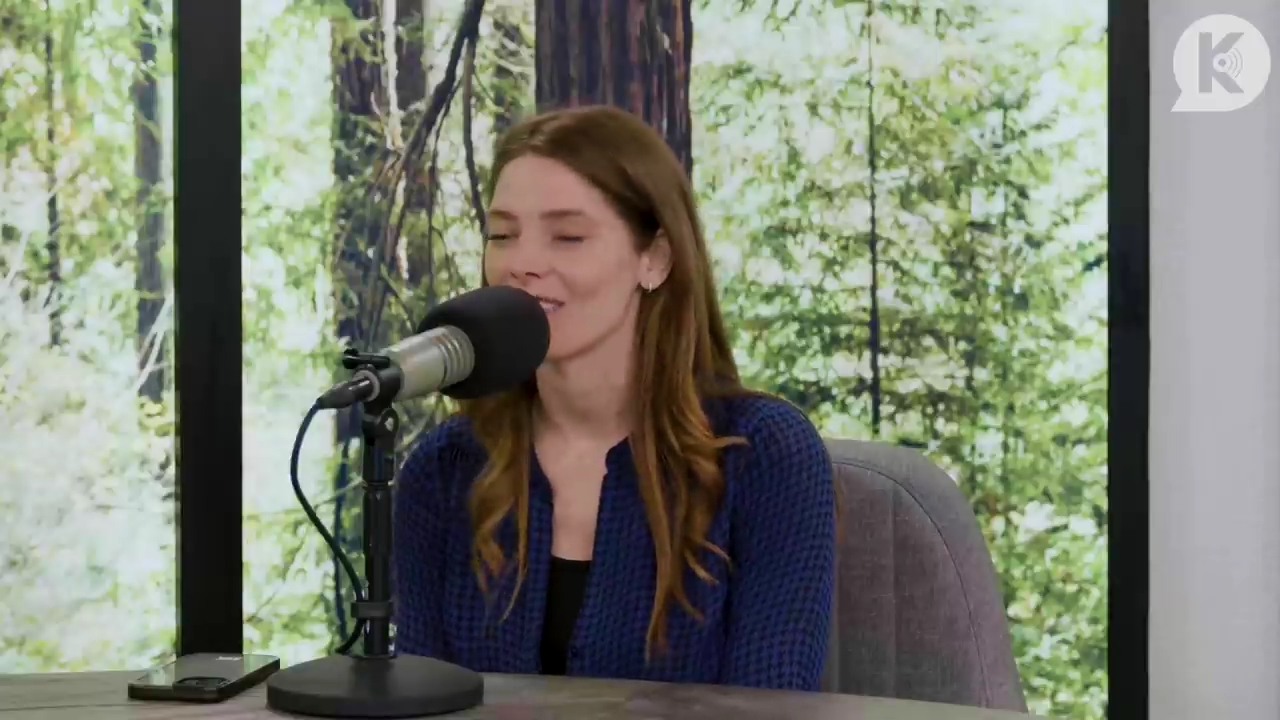 Ashley-Greene-dot-nl_TheTwilightEffectPostcast-Aflevering9NewMoonRewatchPart3of3-3750.jpg Ashley-Greene-dot-nl_TheTwilightEffectPostcast-Aflevering9NewMoonRewatchPart3of3-3750.jpg