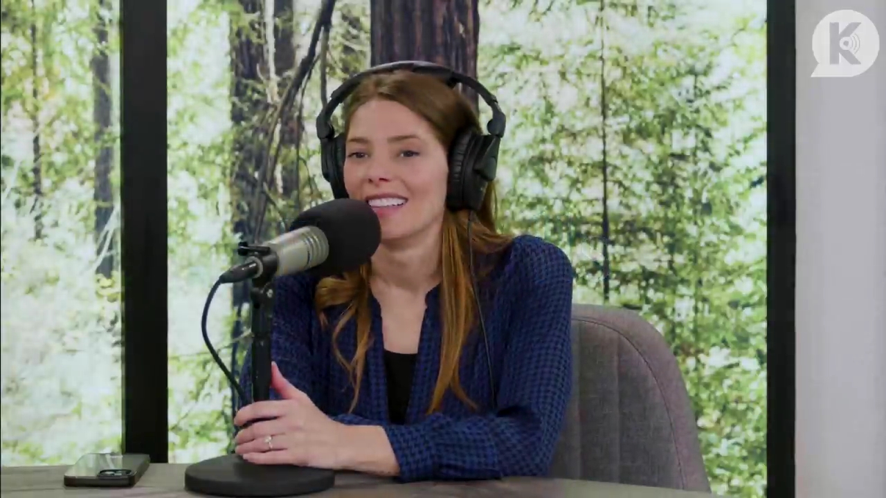 Ashley-Greene-dot-nl_TheTwilightEffectPostcast-Aflevering9NewMoonRewatchPart3of3-3757.jpg Ashley-Greene-dot-nl_TheTwilightEffectPostcast-Aflevering9NewMoonRewatchPart3of3-3757.jpg