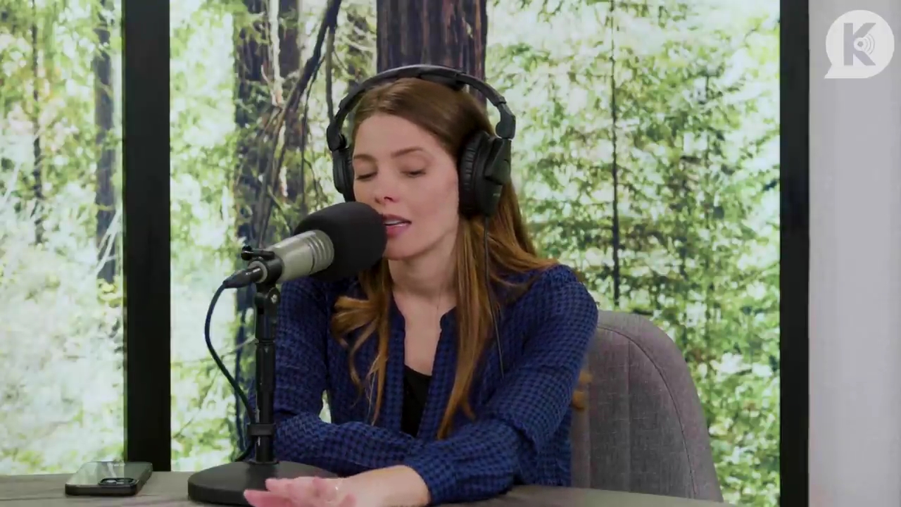 Ashley-Greene-dot-nl_TheTwilightEffectPostcast-Aflevering9NewMoonRewatchPart3of3-3790.jpg Ashley-Greene-dot-nl_TheTwilightEffectPostcast-Aflevering9NewMoonRewatchPart3of3-3790.jpg