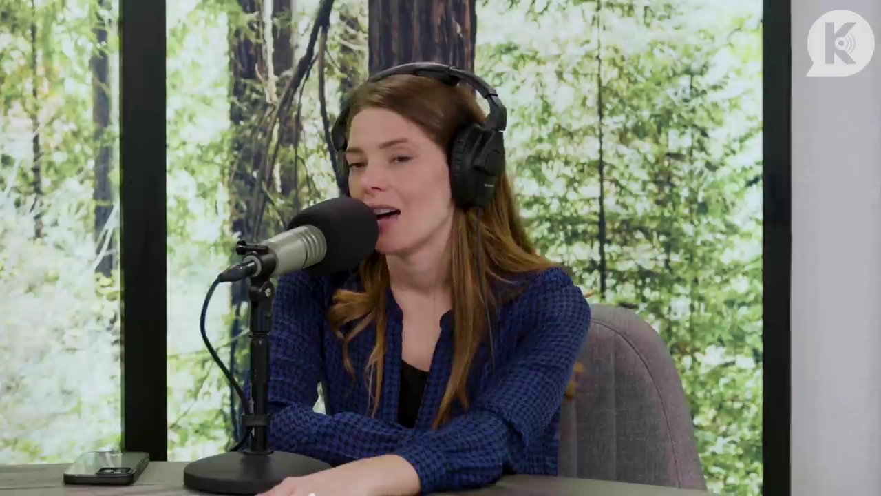 Ashley-Greene-dot-nl_TheTwilightEffectPostcast-Aflevering9NewMoonRewatchPart3of3-3800.jpg Ashley-Greene-dot-nl_TheTwilightEffectPostcast-Aflevering9NewMoonRewatchPart3of3-3800.jpg