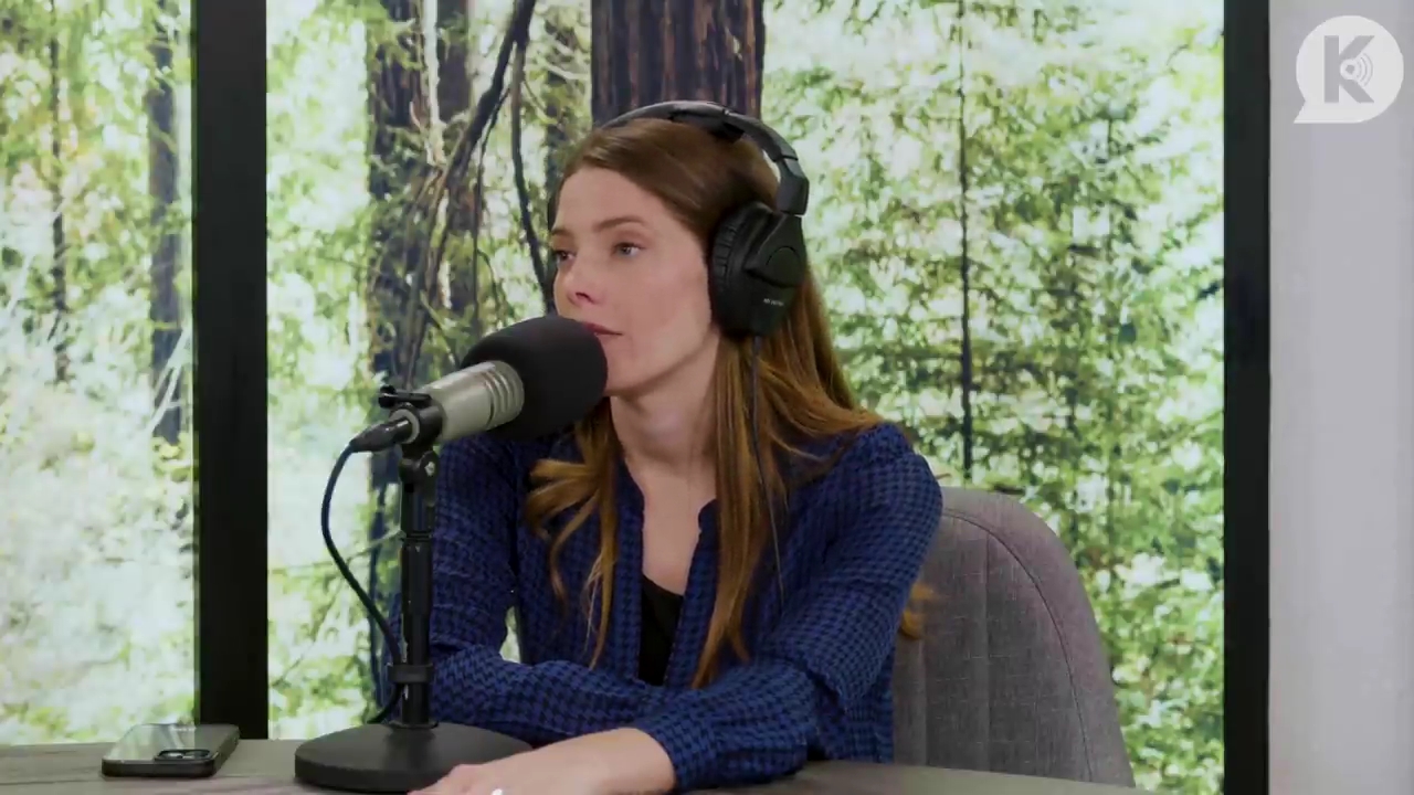 Ashley-Greene-dot-nl_TheTwilightEffectPostcast-Aflevering9NewMoonRewatchPart3of3-3814.jpg Ashley-Greene-dot-nl_TheTwilightEffectPostcast-Aflevering9NewMoonRewatchPart3of3-3814.jpg