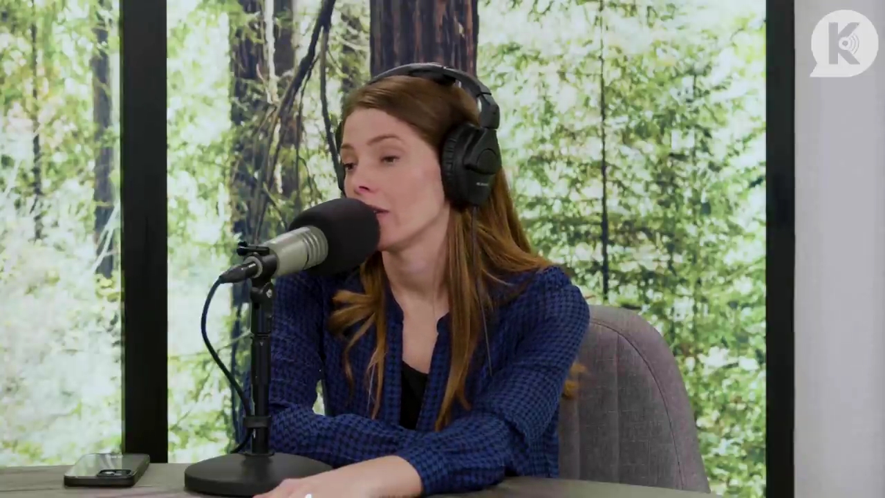 Ashley-Greene-dot-nl_TheTwilightEffectPostcast-Aflevering9NewMoonRewatchPart3of3-3821.jpg Ashley-Greene-dot-nl_TheTwilightEffectPostcast-Aflevering9NewMoonRewatchPart3of3-3821.jpg