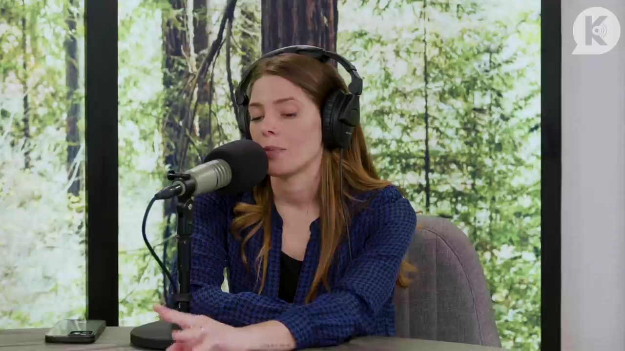 Ashley-Greene-dot-nl_TheTwilightEffectPostcast-Aflevering9NewMoonRewatchPart3of3-3829.jpg Ashley-Greene-dot-nl_TheTwilightEffectPostcast-Aflevering9NewMoonRewatchPart3of3-3829.jpg