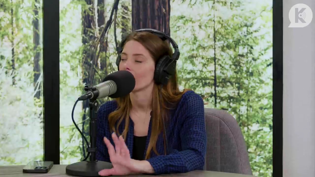 Ashley-Greene-dot-nl_TheTwilightEffectPostcast-Aflevering9NewMoonRewatchPart3of3-3873.jpg Ashley-Greene-dot-nl_TheTwilightEffectPostcast-Aflevering9NewMoonRewatchPart3of3-3873.jpg