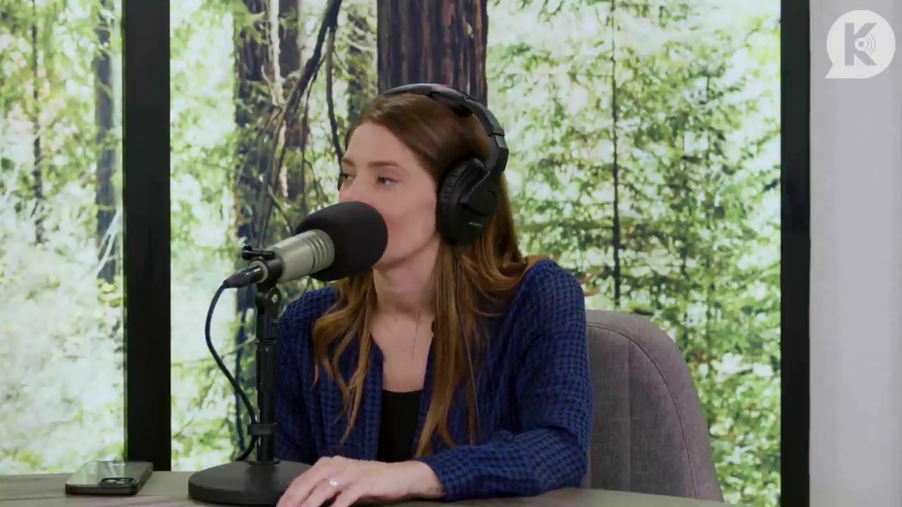 Ashley-Greene-dot-nl_TheTwilightEffectPostcast-Aflevering9NewMoonRewatchPart3of3-3880.jpg Ashley-Greene-dot-nl_TheTwilightEffectPostcast-Aflevering9NewMoonRewatchPart3of3-3880.jpg