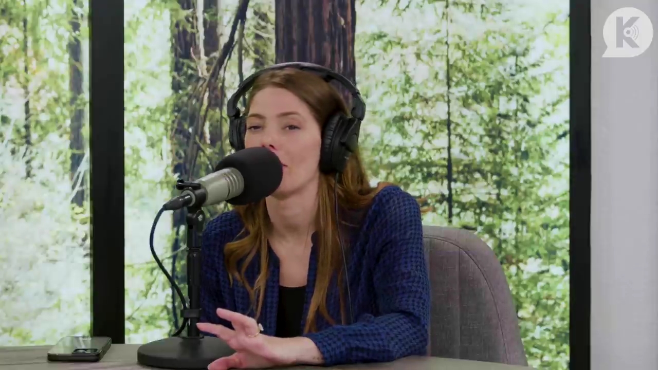 Ashley-Greene-dot-nl_TheTwilightEffectPostcast-Aflevering9NewMoonRewatchPart3of3-3883.jpg Ashley-Greene-dot-nl_TheTwilightEffectPostcast-Aflevering9NewMoonRewatchPart3of3-3883.jpg