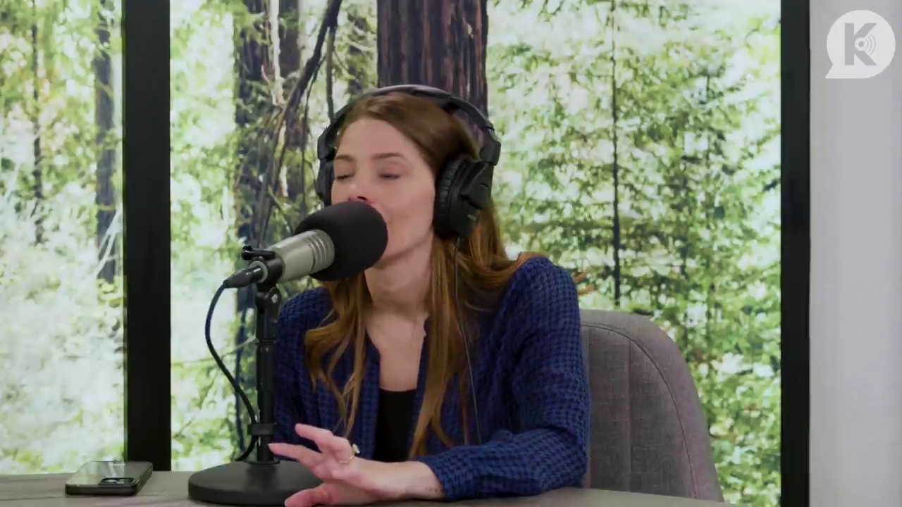 Ashley-Greene-dot-nl_TheTwilightEffectPostcast-Aflevering9NewMoonRewatchPart3of3-3884.jpg Ashley-Greene-dot-nl_TheTwilightEffectPostcast-Aflevering9NewMoonRewatchPart3of3-3884.jpg