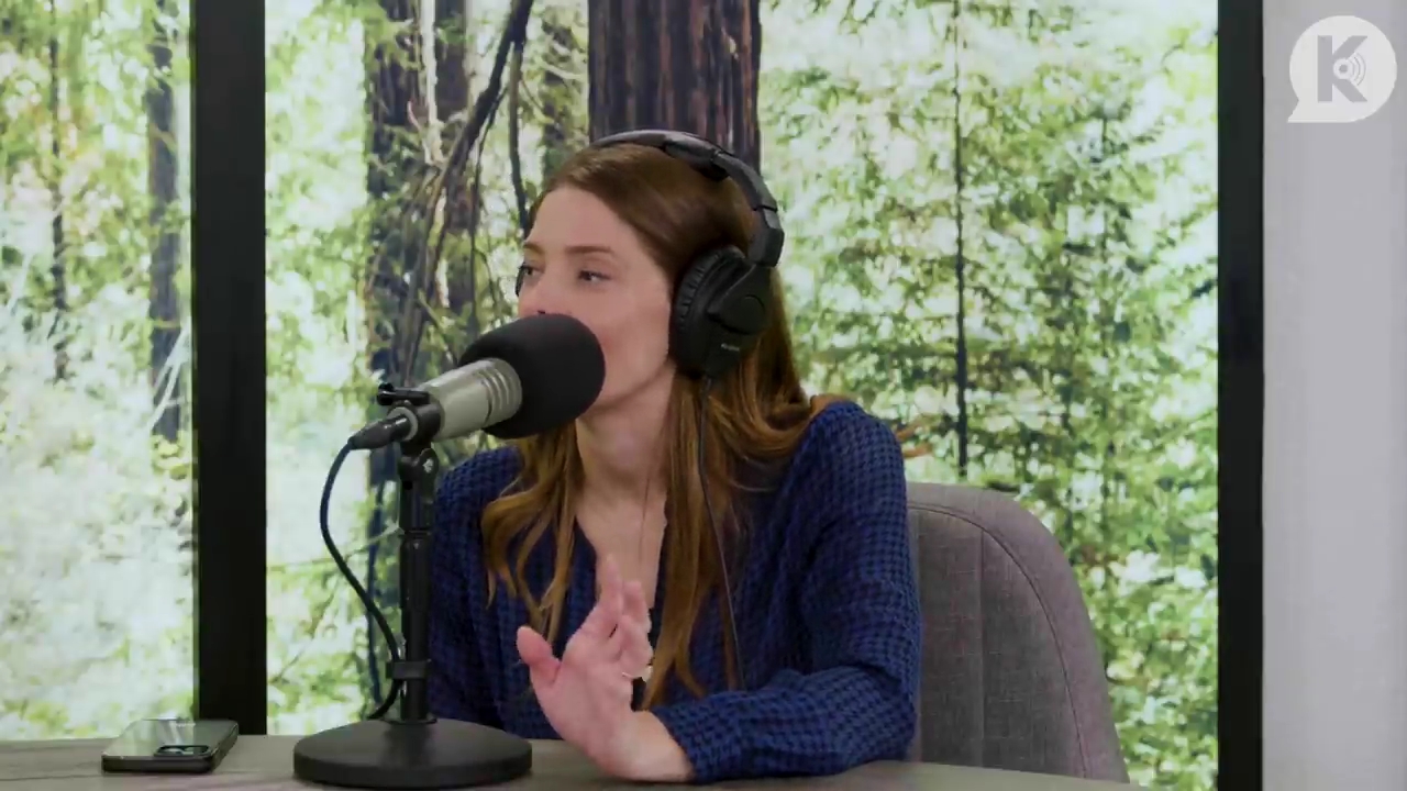 Ashley-Greene-dot-nl_TheTwilightEffectPostcast-Aflevering9NewMoonRewatchPart3of3-3886.jpg Ashley-Greene-dot-nl_TheTwilightEffectPostcast-Aflevering9NewMoonRewatchPart3of3-3886.jpg