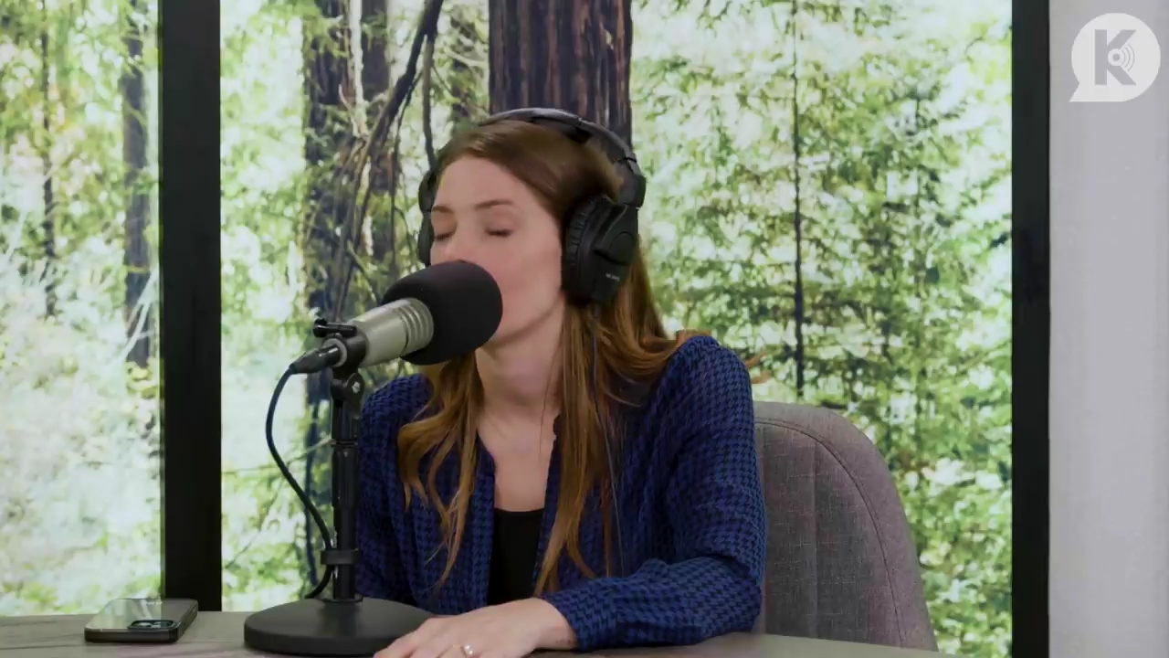 Ashley-Greene-dot-nl_TheTwilightEffectPostcast-Aflevering9NewMoonRewatchPart3of3-3889.jpg Ashley-Greene-dot-nl_TheTwilightEffectPostcast-Aflevering9NewMoonRewatchPart3of3-3889.jpg