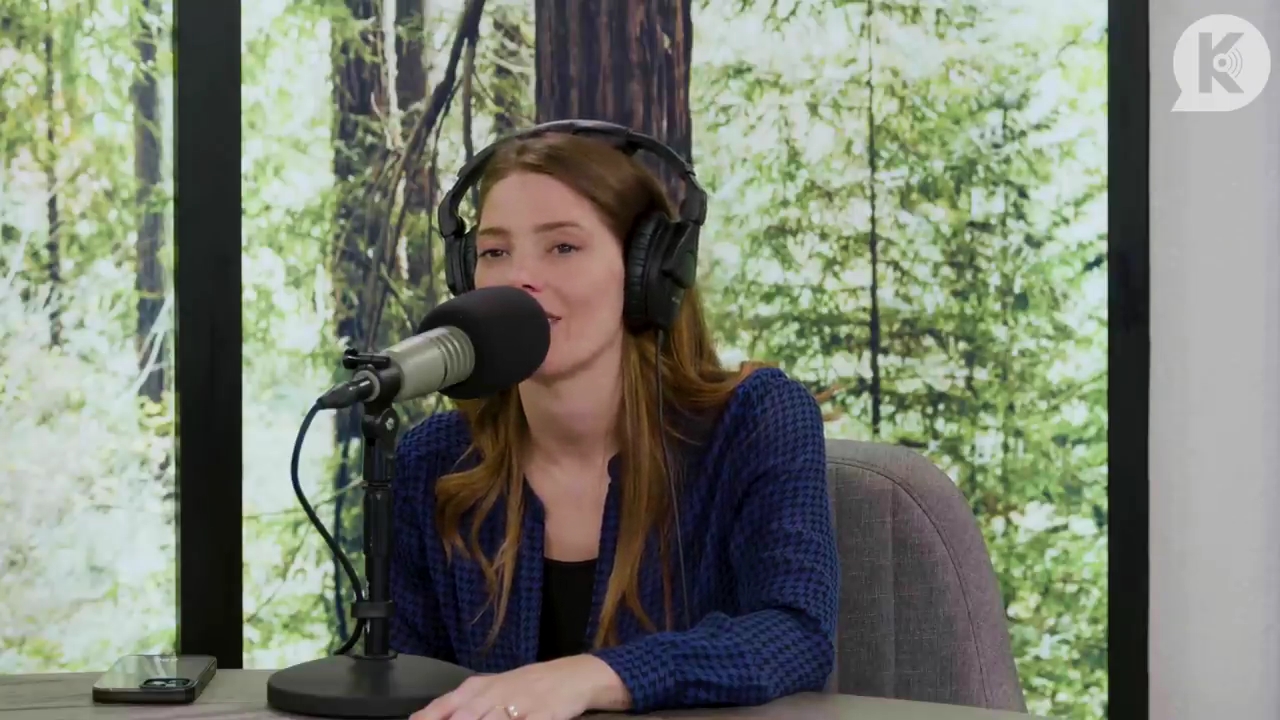 Ashley-Greene-dot-nl_TheTwilightEffectPostcast-Aflevering9NewMoonRewatchPart3of3-3891.jpg Ashley-Greene-dot-nl_TheTwilightEffectPostcast-Aflevering9NewMoonRewatchPart3of3-3891.jpg