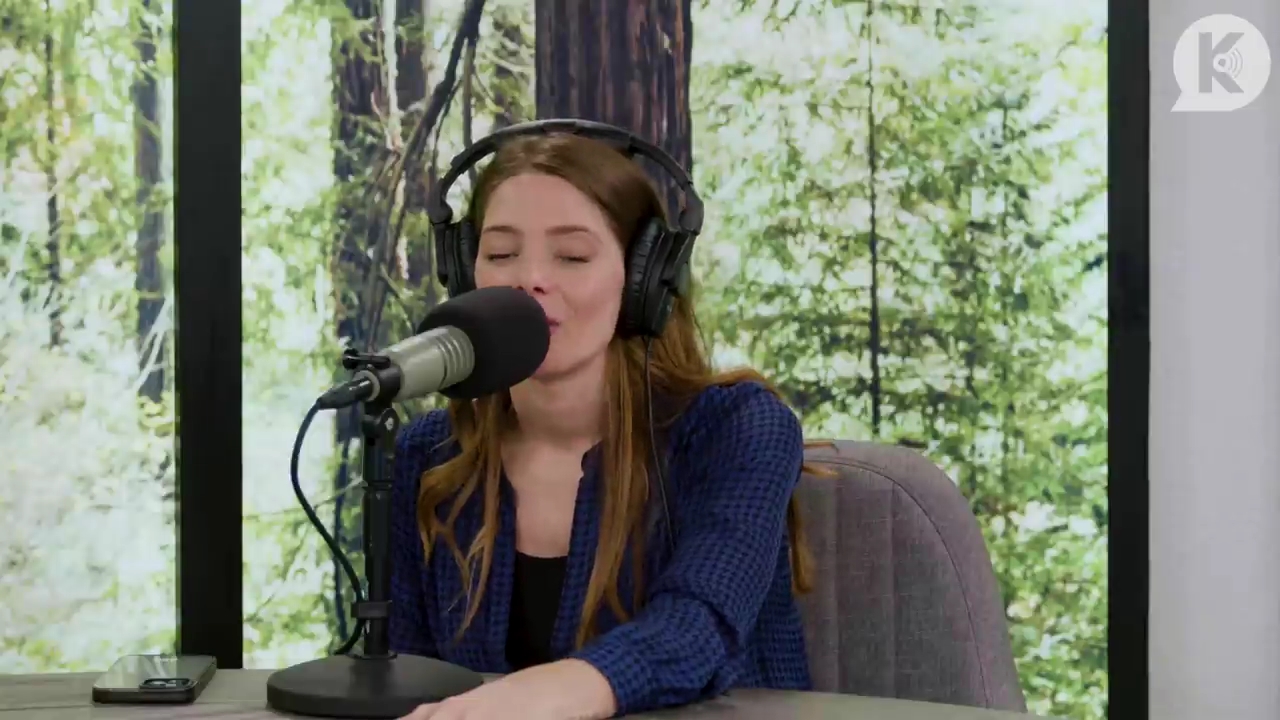 Ashley-Greene-dot-nl_TheTwilightEffectPostcast-Aflevering9NewMoonRewatchPart3of3-3937.jpg Ashley-Greene-dot-nl_TheTwilightEffectPostcast-Aflevering9NewMoonRewatchPart3of3-3937.jpg