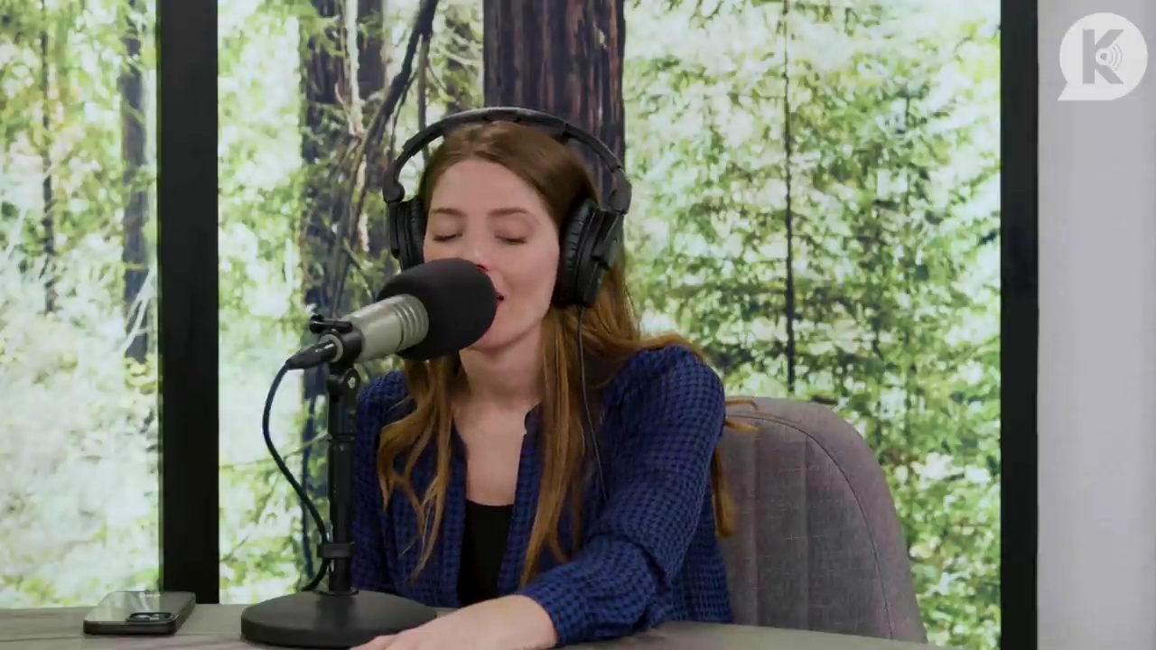 Ashley-Greene-dot-nl_TheTwilightEffectPostcast-Aflevering9NewMoonRewatchPart3of3-3938.jpg Ashley-Greene-dot-nl_TheTwilightEffectPostcast-Aflevering9NewMoonRewatchPart3of3-3938.jpg