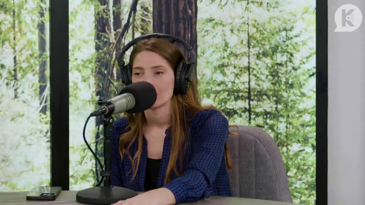 Ashley-Greene-dot-nl_TheTwilightEffectPostcast-Aflevering9NewMoonRewatchPart3of3-3941.jpg Ashley-Greene-dot-nl_TheTwilightEffectPostcast-Aflevering9NewMoonRewatchPart3of3-3941.jpg