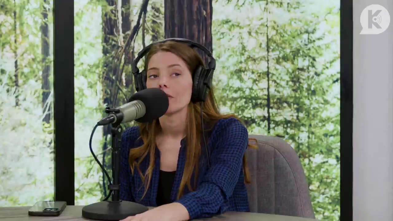 Ashley-Greene-dot-nl_TheTwilightEffectPostcast-Aflevering9NewMoonRewatchPart3of3-3944.jpg Ashley-Greene-dot-nl_TheTwilightEffectPostcast-Aflevering9NewMoonRewatchPart3of3-3944.jpg