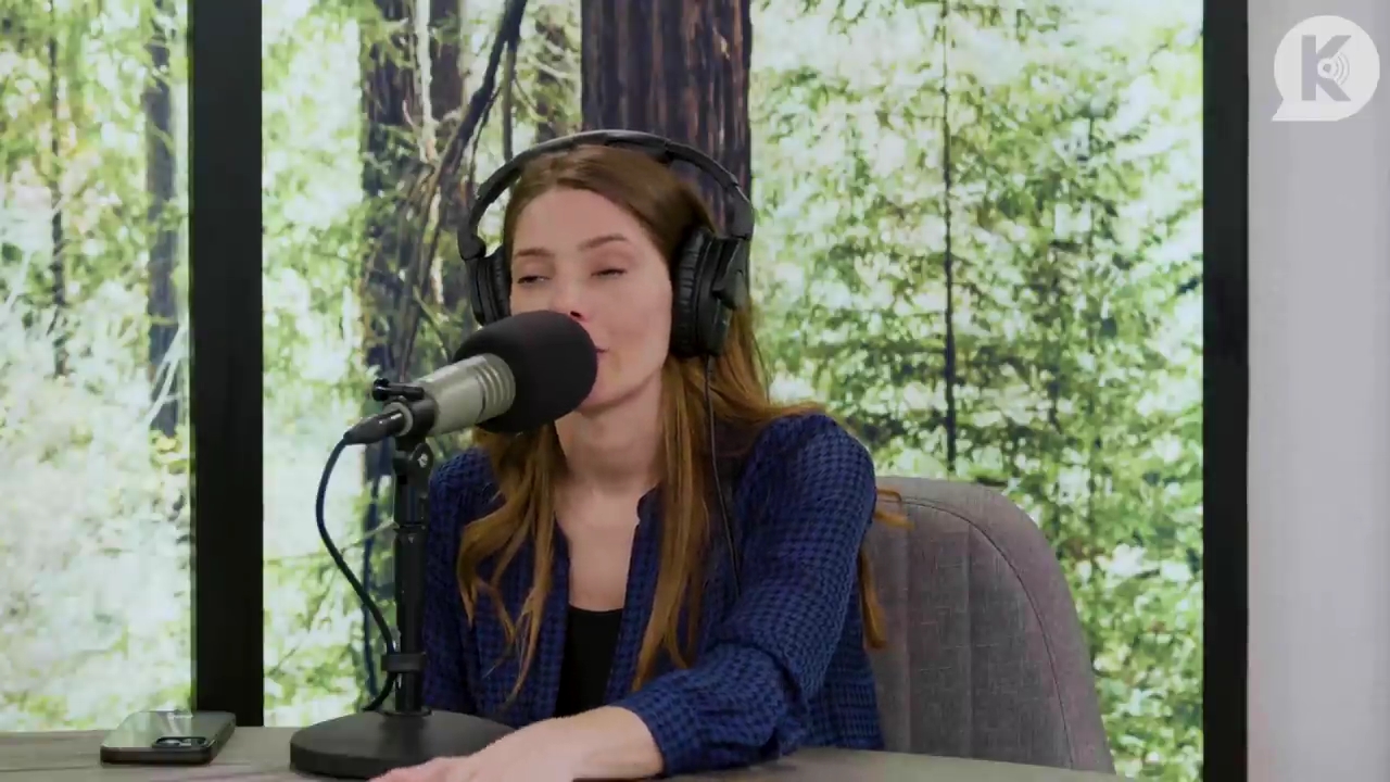 Ashley-Greene-dot-nl_TheTwilightEffectPostcast-Aflevering9NewMoonRewatchPart3of3-3948.jpg Ashley-Greene-dot-nl_TheTwilightEffectPostcast-Aflevering9NewMoonRewatchPart3of3-3948.jpg