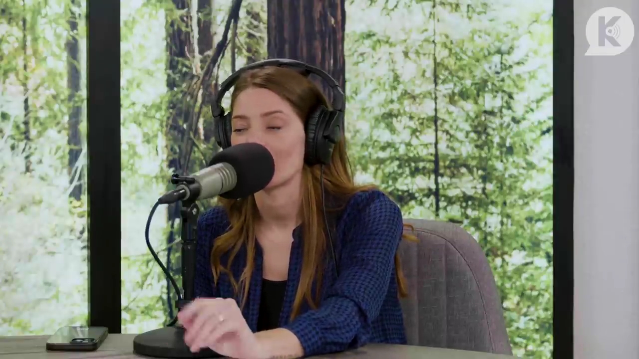 Ashley-Greene-dot-nl_TheTwilightEffectPostcast-Aflevering9NewMoonRewatchPart3of3-3950.jpg Ashley-Greene-dot-nl_TheTwilightEffectPostcast-Aflevering9NewMoonRewatchPart3of3-3950.jpg