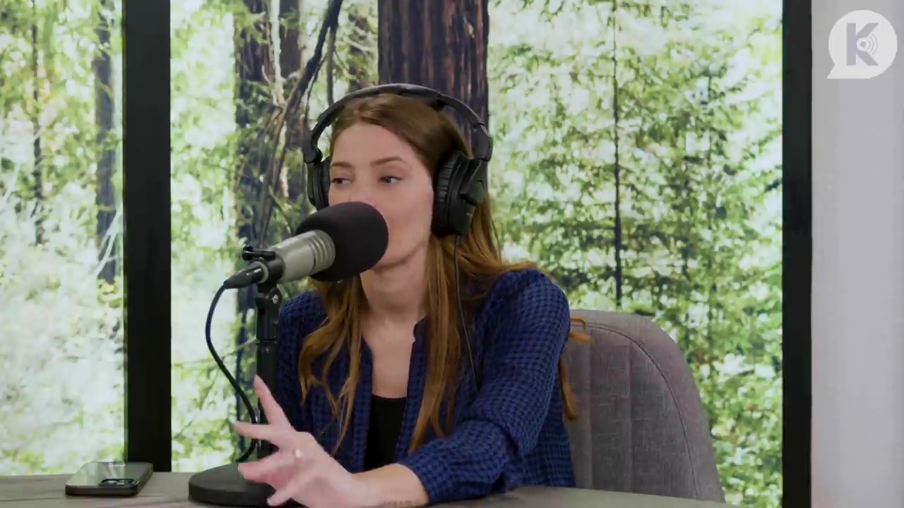 Ashley-Greene-dot-nl_TheTwilightEffectPostcast-Aflevering9NewMoonRewatchPart3of3-3951.jpg Ashley-Greene-dot-nl_TheTwilightEffectPostcast-Aflevering9NewMoonRewatchPart3of3-3951.jpg