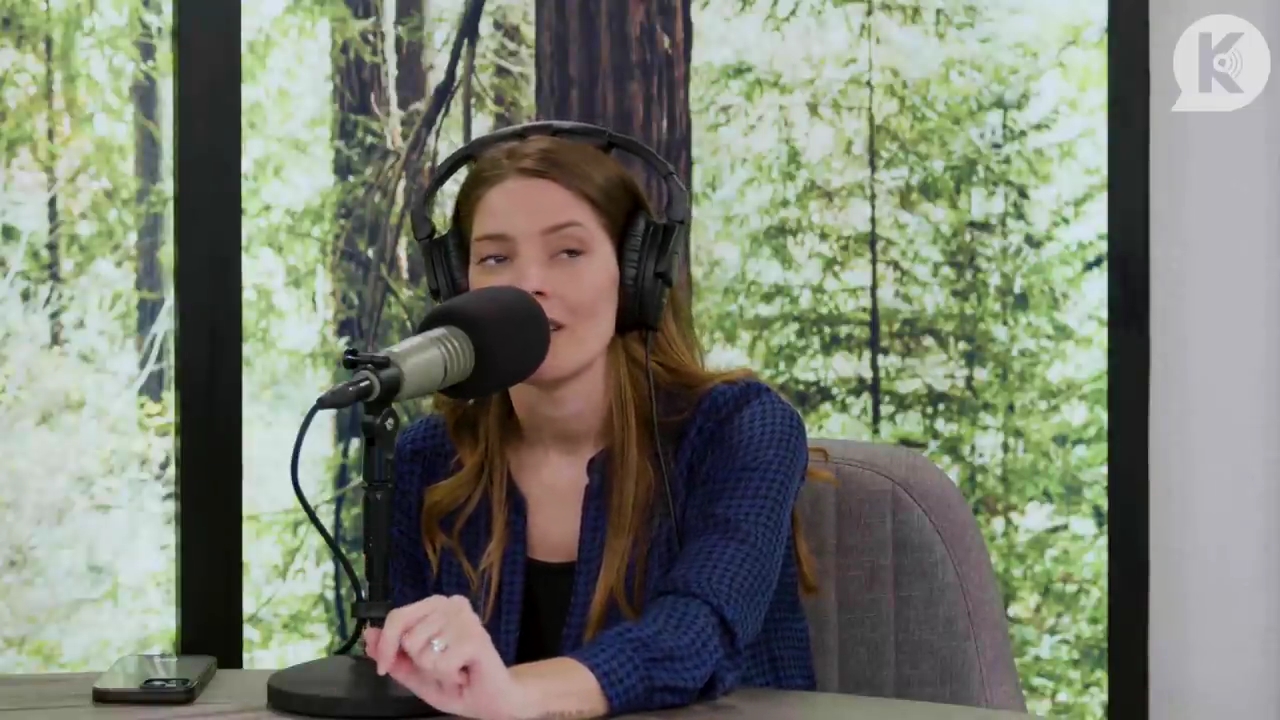 Ashley-Greene-dot-nl_TheTwilightEffectPostcast-Aflevering9NewMoonRewatchPart3of3-3952.jpg Ashley-Greene-dot-nl_TheTwilightEffectPostcast-Aflevering9NewMoonRewatchPart3of3-3952.jpg