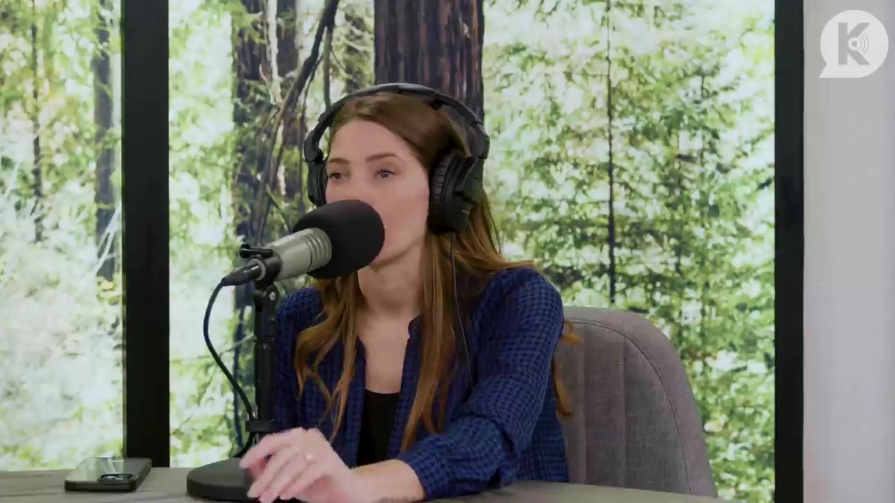 Ashley-Greene-dot-nl_TheTwilightEffectPostcast-Aflevering9NewMoonRewatchPart3of3-3956.jpg Ashley-Greene-dot-nl_TheTwilightEffectPostcast-Aflevering9NewMoonRewatchPart3of3-3956.jpg