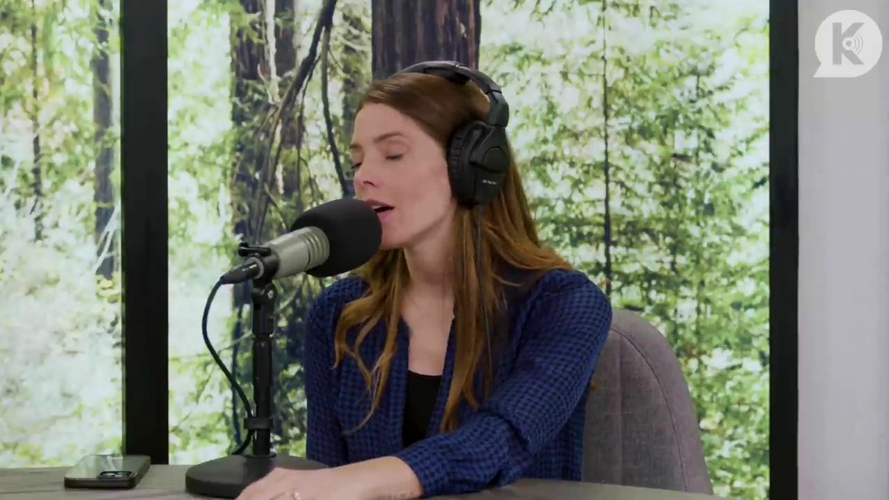 Ashley-Greene-dot-nl_TheTwilightEffectPostcast-Aflevering9NewMoonRewatchPart3of3-3958.jpg Ashley-Greene-dot-nl_TheTwilightEffectPostcast-Aflevering9NewMoonRewatchPart3of3-3958.jpg