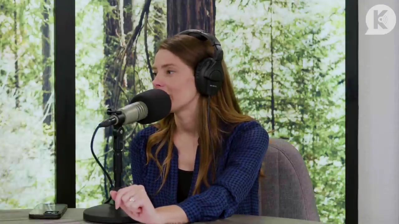 Ashley-Greene-dot-nl_TheTwilightEffectPostcast-Aflevering9NewMoonRewatchPart3of3-3965.jpg Ashley-Greene-dot-nl_TheTwilightEffectPostcast-Aflevering9NewMoonRewatchPart3of3-3965.jpg