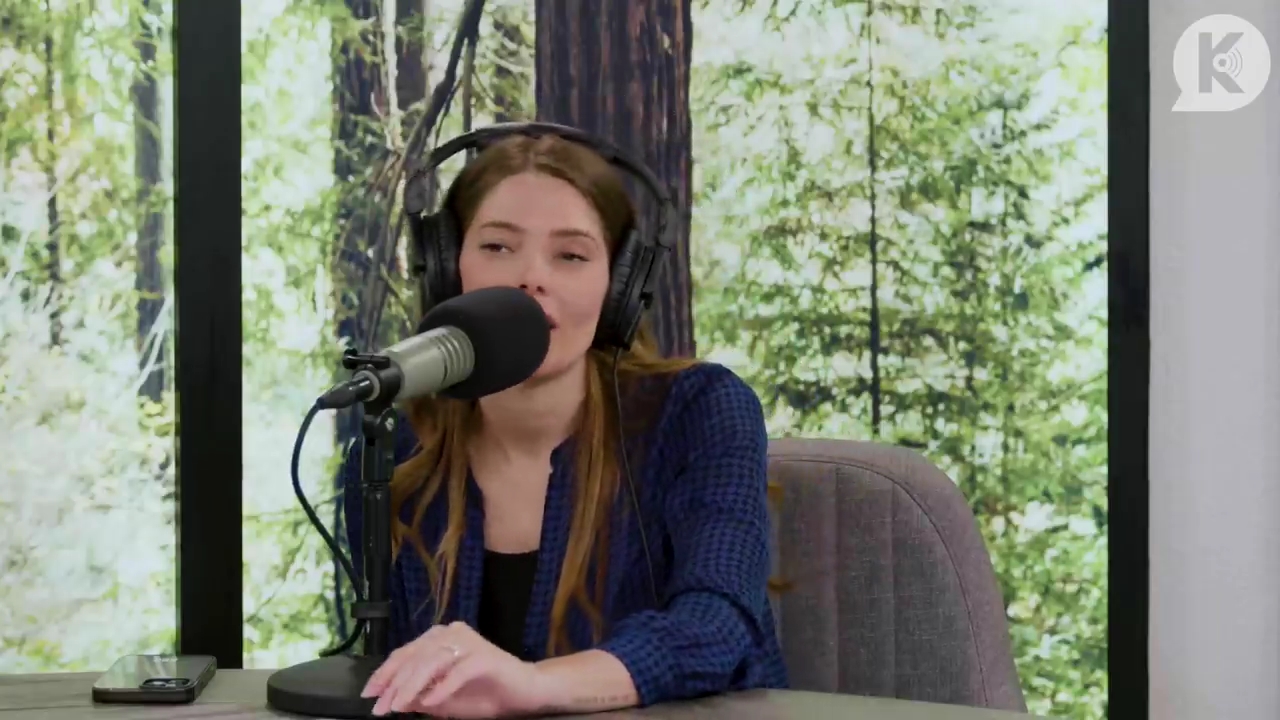 Ashley-Greene-dot-nl_TheTwilightEffectPostcast-Aflevering9NewMoonRewatchPart3of3-3970.jpg Ashley-Greene-dot-nl_TheTwilightEffectPostcast-Aflevering9NewMoonRewatchPart3of3-3970.jpg