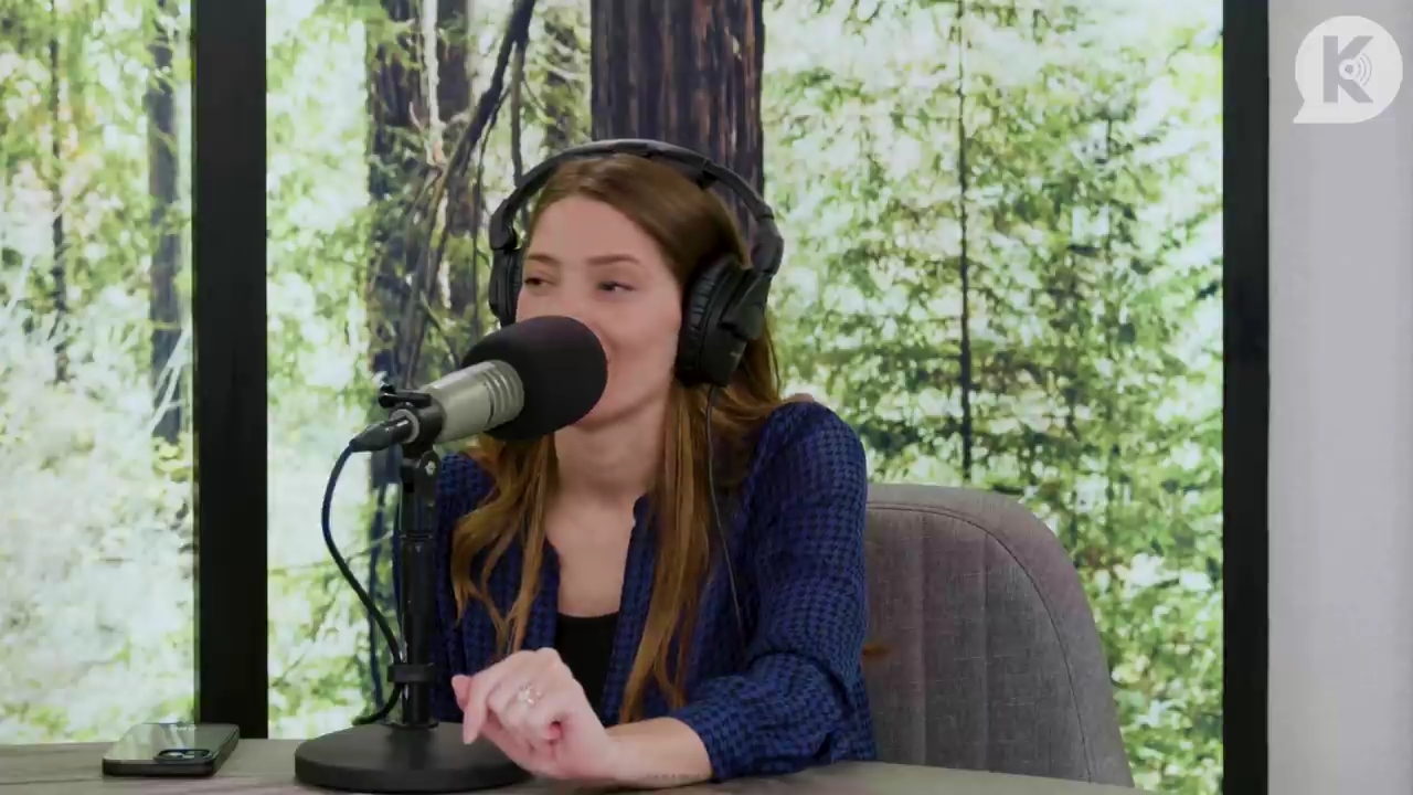 Ashley-Greene-dot-nl_TheTwilightEffectPostcast-Aflevering9NewMoonRewatchPart3of3-3974.jpg Ashley-Greene-dot-nl_TheTwilightEffectPostcast-Aflevering9NewMoonRewatchPart3of3-3974.jpg