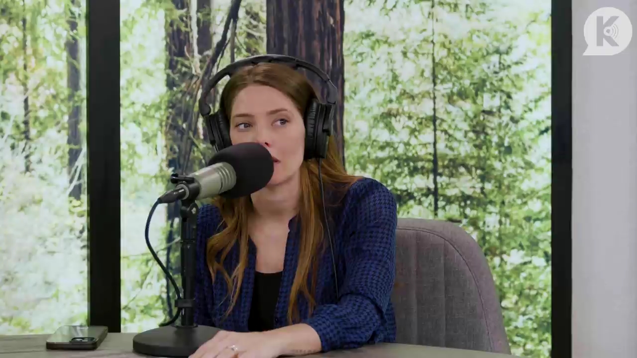 Ashley-Greene-dot-nl_TheTwilightEffectPostcast-Aflevering9NewMoonRewatchPart3of3-3983.jpg Ashley-Greene-dot-nl_TheTwilightEffectPostcast-Aflevering9NewMoonRewatchPart3of3-3983.jpg