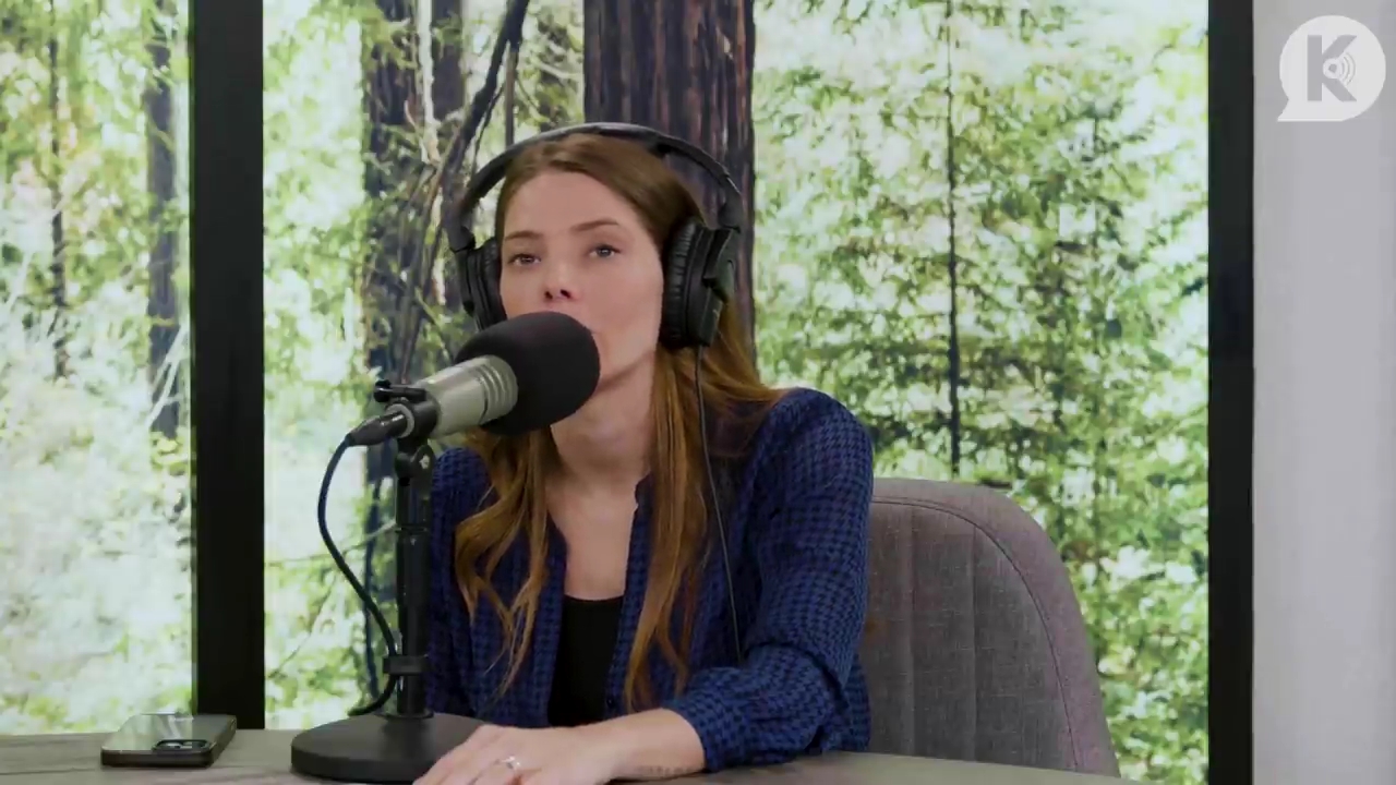 Ashley-Greene-dot-nl_TheTwilightEffectPostcast-Aflevering9NewMoonRewatchPart3of3-3986.jpg Ashley-Greene-dot-nl_TheTwilightEffectPostcast-Aflevering9NewMoonRewatchPart3of3-3986.jpg