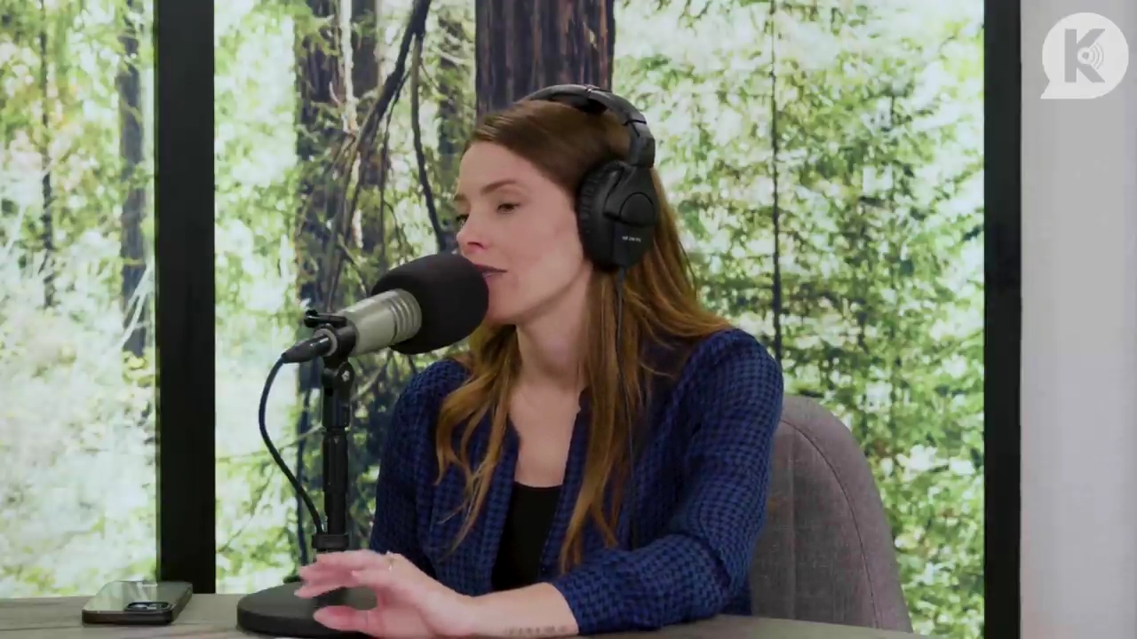 Ashley-Greene-dot-nl_TheTwilightEffectPostcast-Aflevering9NewMoonRewatchPart3of3-3991.jpg Ashley-Greene-dot-nl_TheTwilightEffectPostcast-Aflevering9NewMoonRewatchPart3of3-3991.jpg