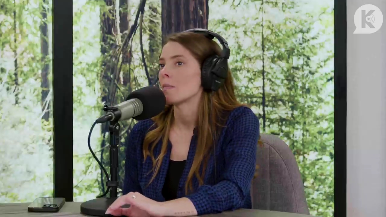 Ashley-Greene-dot-nl_TheTwilightEffectPostcast-Aflevering9NewMoonRewatchPart3of3-3994.jpg Ashley-Greene-dot-nl_TheTwilightEffectPostcast-Aflevering9NewMoonRewatchPart3of3-3994.jpg