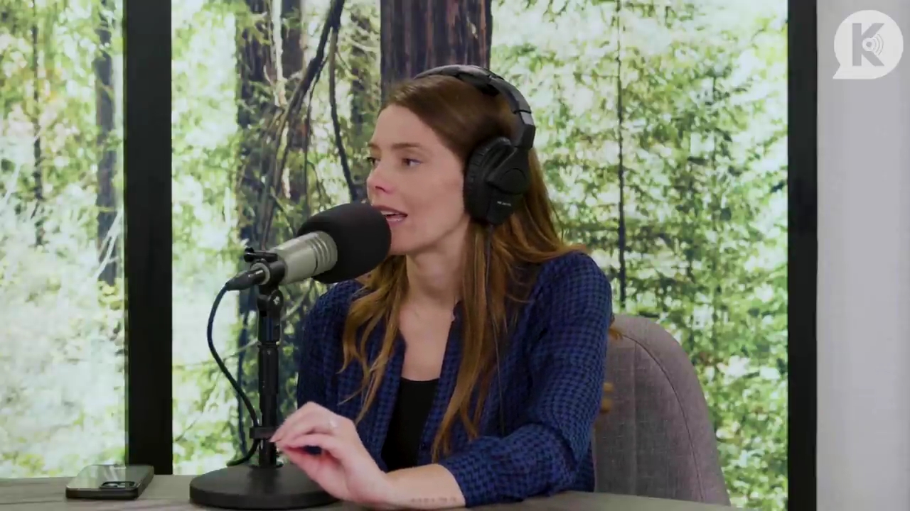 Ashley-Greene-dot-nl_TheTwilightEffectPostcast-Aflevering9NewMoonRewatchPart3of3-3996.jpg Ashley-Greene-dot-nl_TheTwilightEffectPostcast-Aflevering9NewMoonRewatchPart3of3-3996.jpg