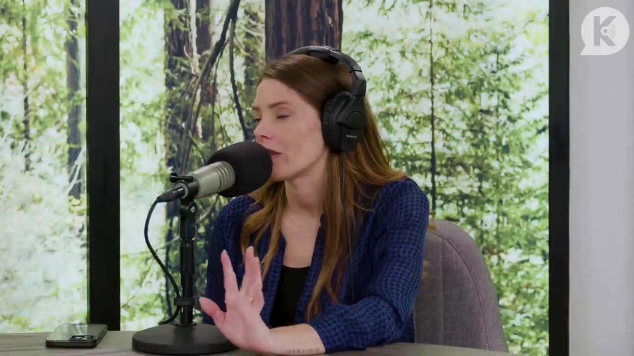 Ashley-Greene-dot-nl_TheTwilightEffectPostcast-Aflevering9NewMoonRewatchPart3of3-4006.jpg Ashley-Greene-dot-nl_TheTwilightEffectPostcast-Aflevering9NewMoonRewatchPart3of3-4006.jpg