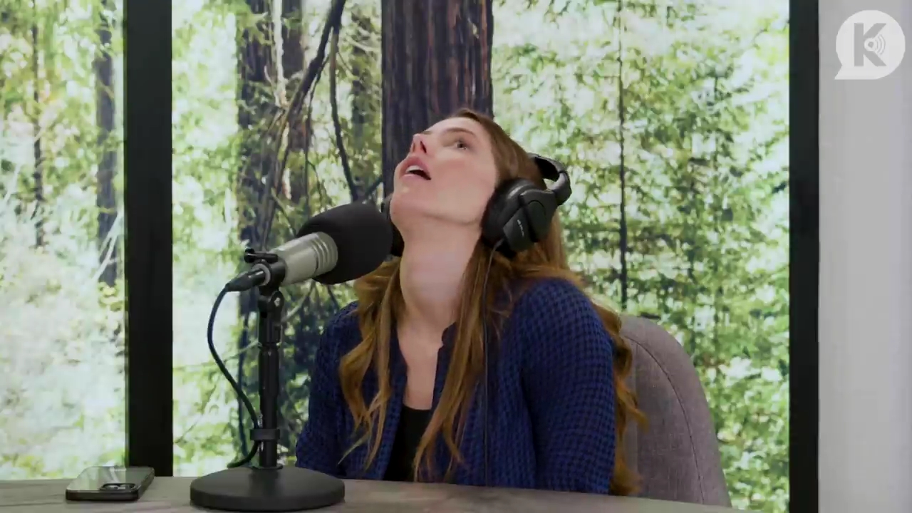 Ashley-Greene-dot-nl_TheTwilightEffectPostcast-Aflevering9NewMoonRewatchPart3of3-4032.jpg Ashley-Greene-dot-nl_TheTwilightEffectPostcast-Aflevering9NewMoonRewatchPart3of3-4032.jpg