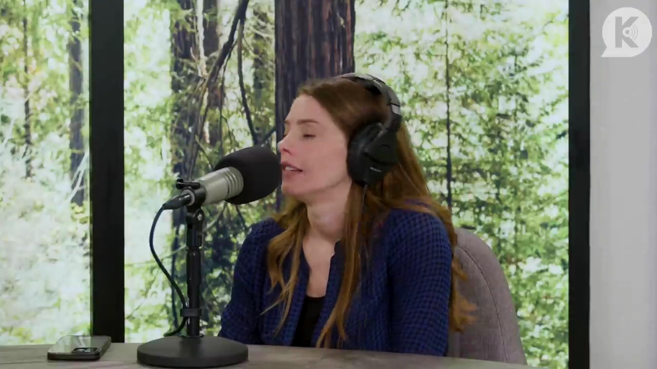 Ashley-Greene-dot-nl_TheTwilightEffectPostcast-Aflevering9NewMoonRewatchPart3of3-4033.jpg Ashley-Greene-dot-nl_TheTwilightEffectPostcast-Aflevering9NewMoonRewatchPart3of3-4033.jpg