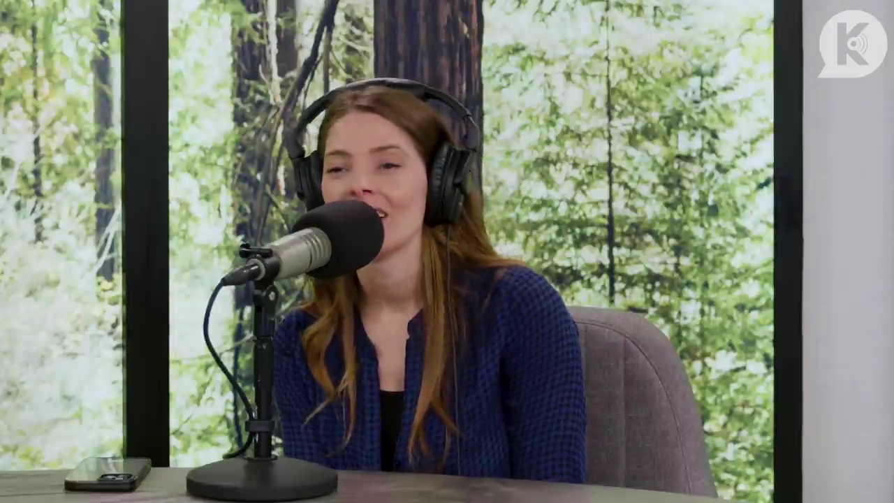 Ashley-Greene-dot-nl_TheTwilightEffectPostcast-Aflevering9NewMoonRewatchPart3of3-4094.jpg Ashley-Greene-dot-nl_TheTwilightEffectPostcast-Aflevering9NewMoonRewatchPart3of3-4094.jpg